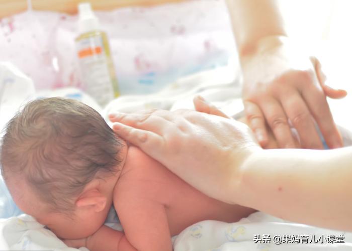 宝宝惊跳反射要叫魂吗,几个月的宝宝惊跳反射最厉害