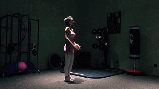 一个简单的腿部拉伸韩国 (韩国减小腿最快的方法)