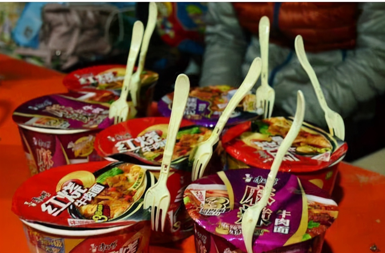 俄罗斯进口5万箱方便面,俄罗斯购买中国方便面