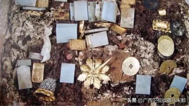 泡水的古墓挖出两块孤品金砖，但它背后的爱情才是无价之宝