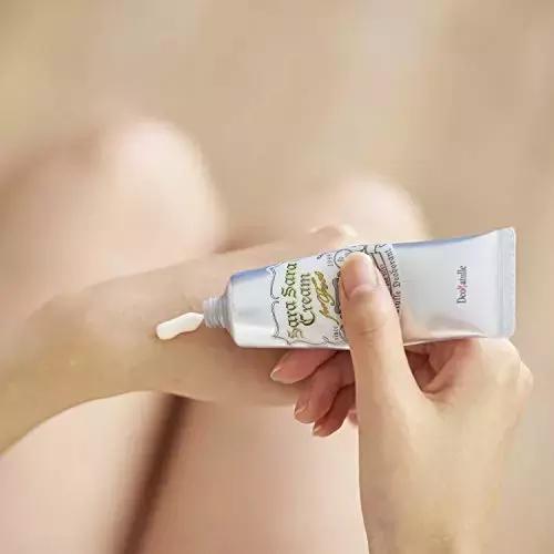 女大学生脚部异味难忍，在寝室羞于脱鞋！