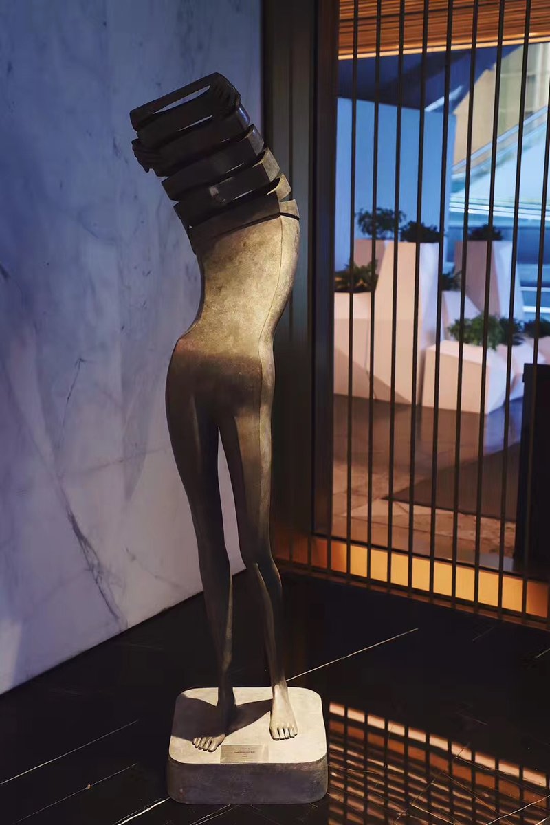 住进这座香港潮牌酒店，像是完成了一趟艺术旅行