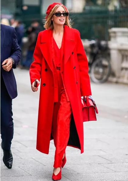 面试打扮成什么最好,面试妆容和发型推荐