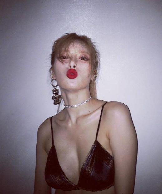 金泫雅与金晓钟圣诞内衣广告,泫雅金晓钟内衣广告