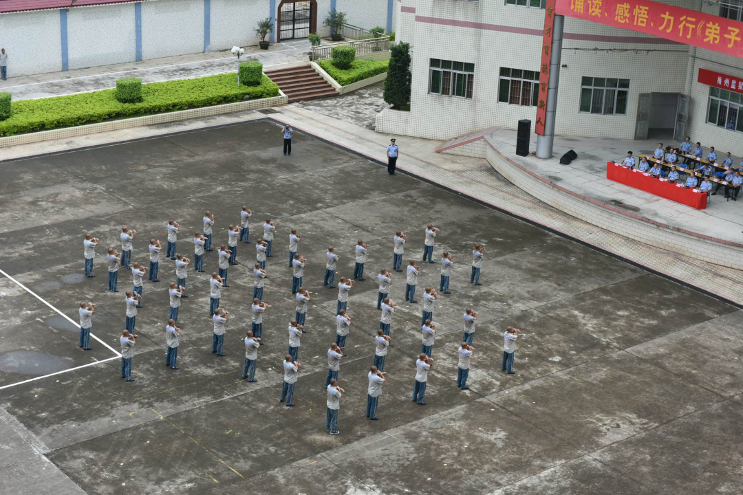 犯人在监狱里要生活费吗,犯人在服刑有没有生活费