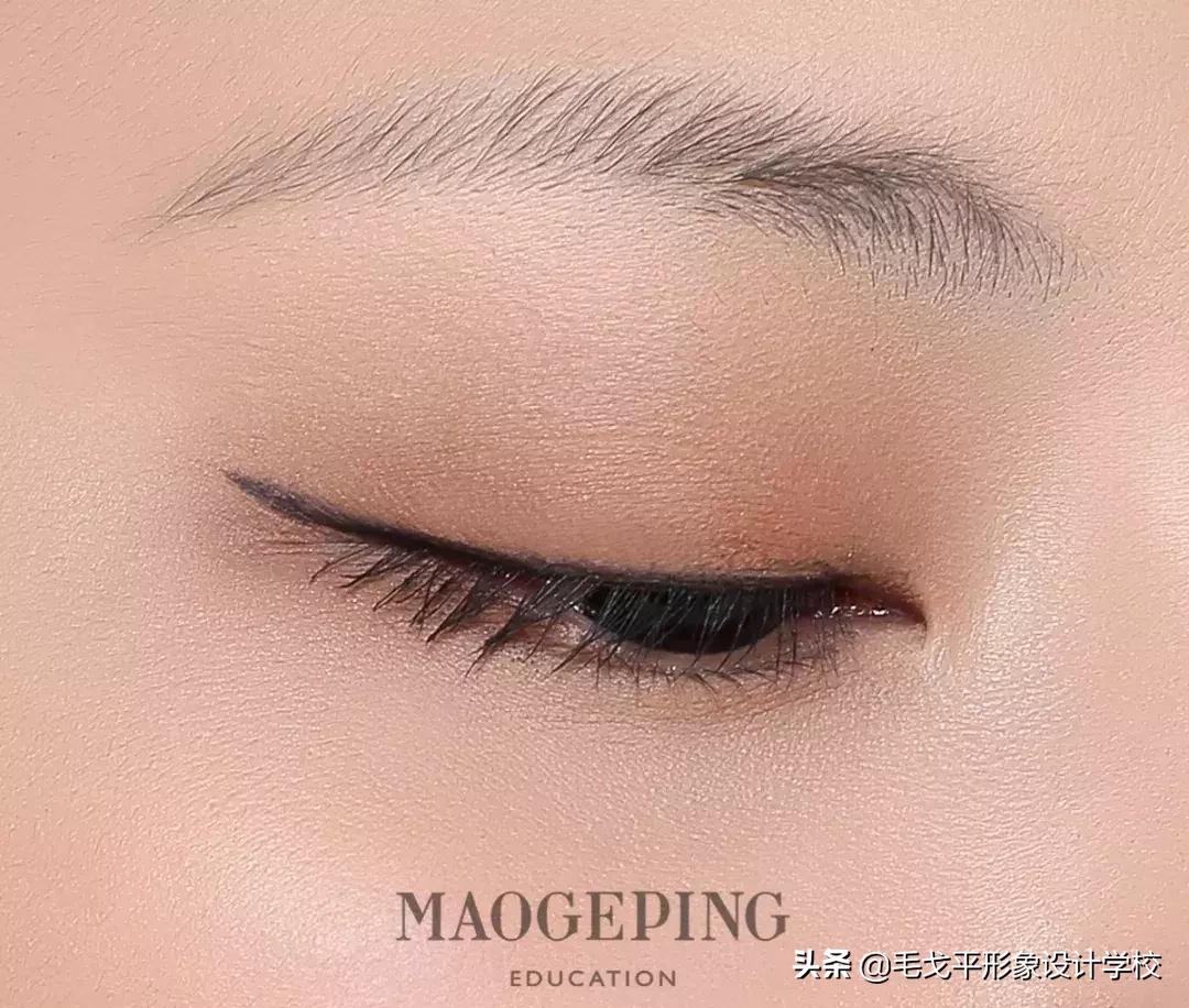 超小眼单眼皮画大眼妆教程,小眼睛眼妆怎么画显大又干净教程