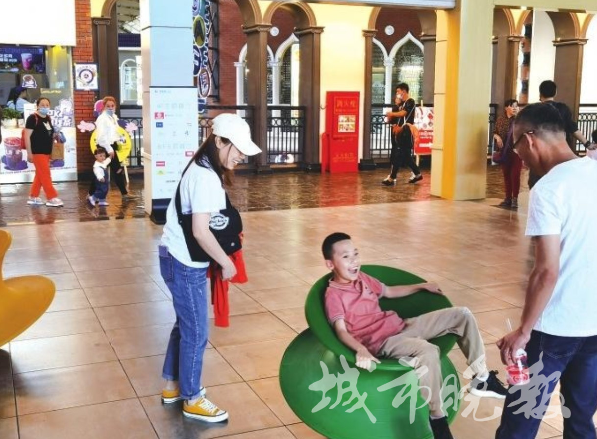 这个“六一”孩子们玩嗨了！记者采访部分60后、70后、80后，回忆童年感受时代变迁