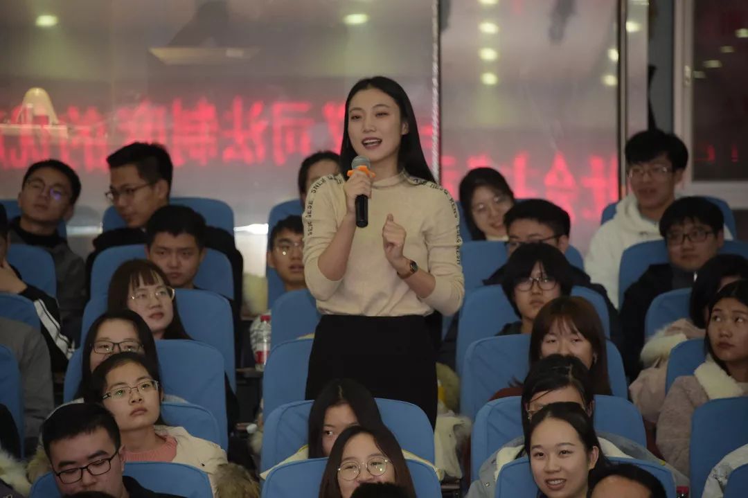 法大学子围绕“四大检察”“十大业务”密集发问，且听法律老学长作答