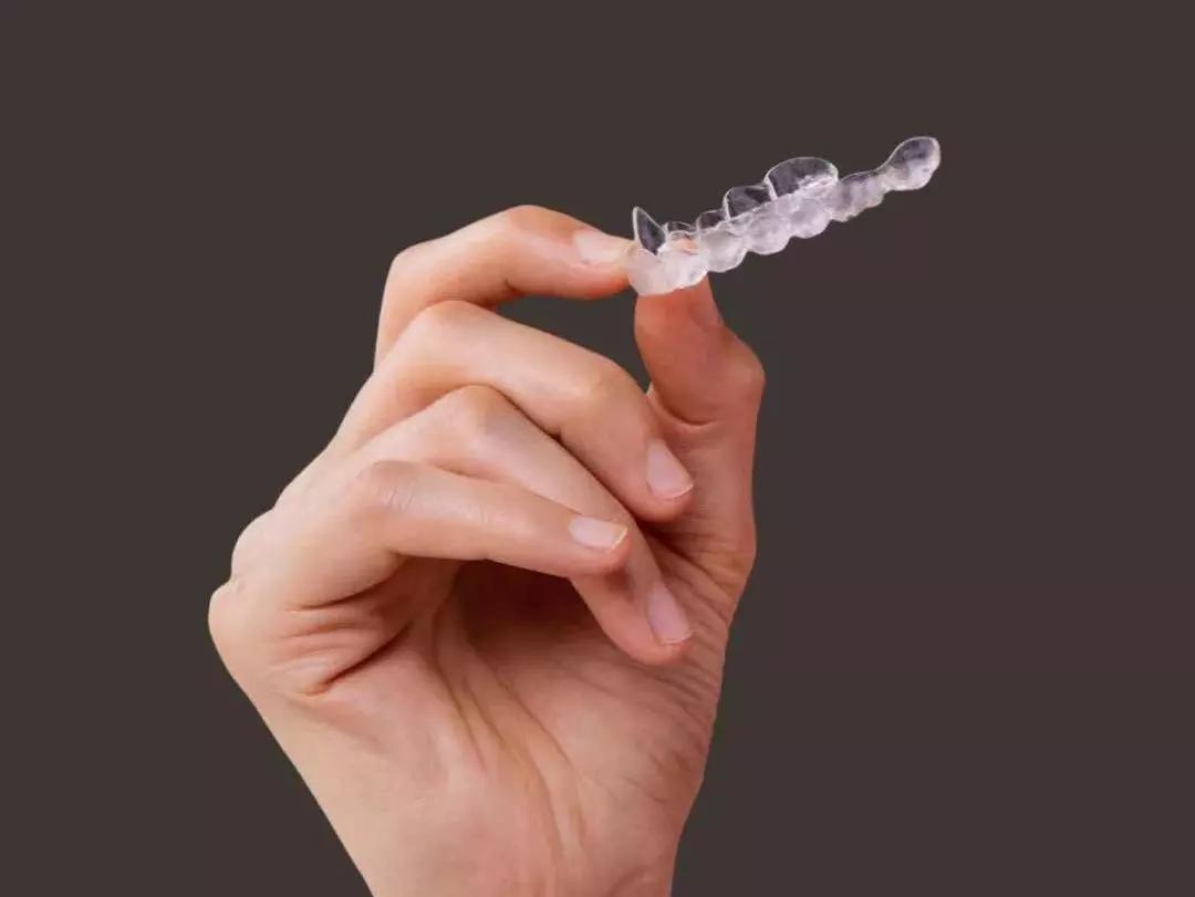 隐形牙套怎么让牙齿变好看,怎么弄隐形牙套