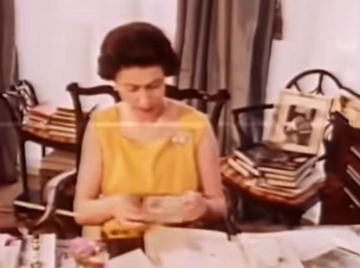 英女王下令封杀50年！王室私生活*片禁**遭泄露，百万人在线吃瓜