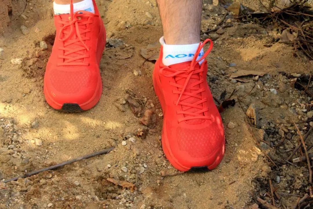 长距离跑步首选，为你的跑步增色：R2赤道LSD跑鞋评测