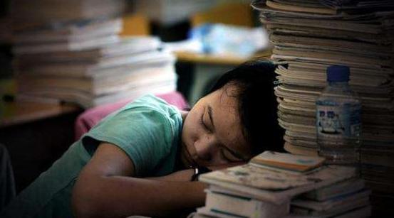 上课不犯困提神醒脑的好方法,高中生课上犯困怎么清醒