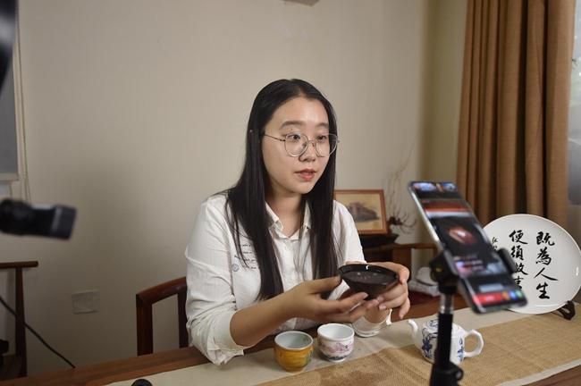 90后学霸创业6年融资近亿,90后女大学生创业卖曲奇