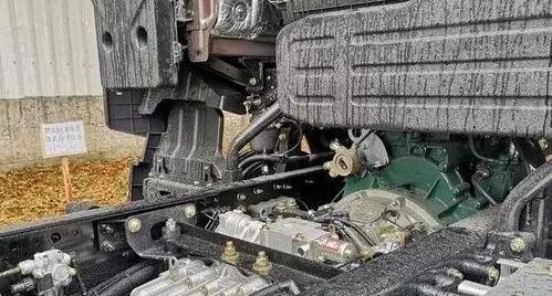 18款解放jh6500马力牵引车怎么样,解放j7对比欧曼est汕德卡旗舰高栏