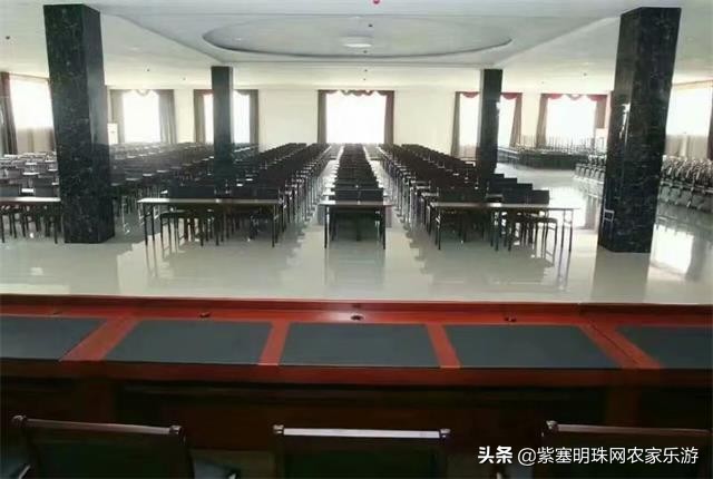 全靠8根钢柱支撑的玻璃栈道你敢挑战吗？保定狼牙山泽疆公寓酒店