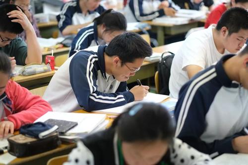 我国2所老三本中的战斗机，不仅升为公*本科办**，新校名还像极了985