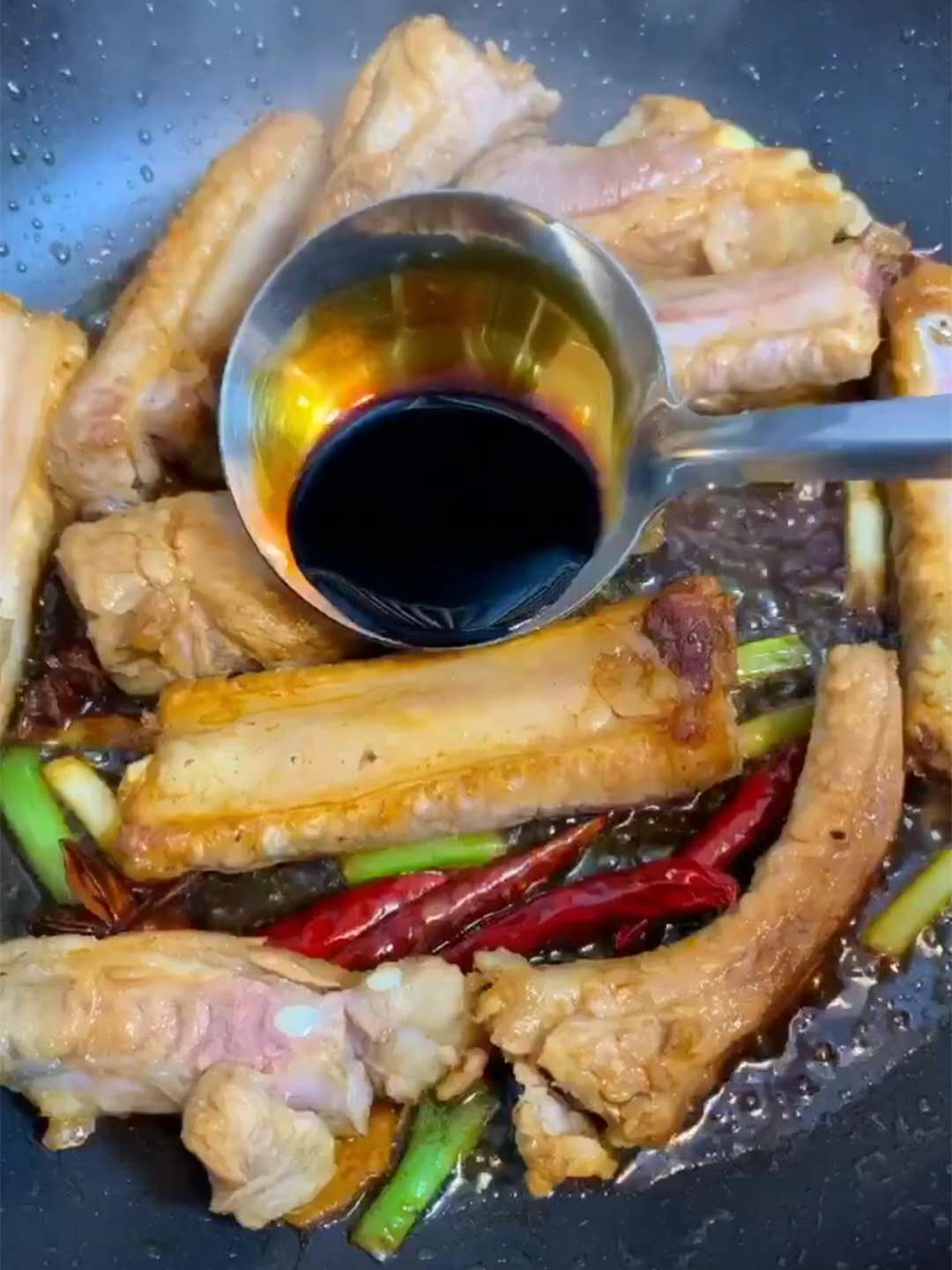 排骨怎么煮完蘸酱油,排骨怎样煮才骨肉分离