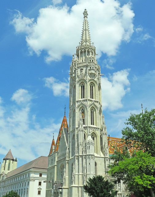 教堂为什么是尖的,教堂为什么是十字架