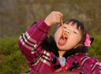 25岁女生月薪1w,25岁女生月薪3000怎么办