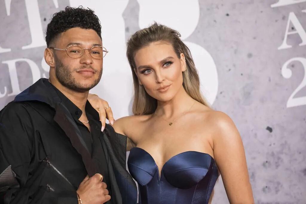 张伯伦女友资料,张伯伦女友简历