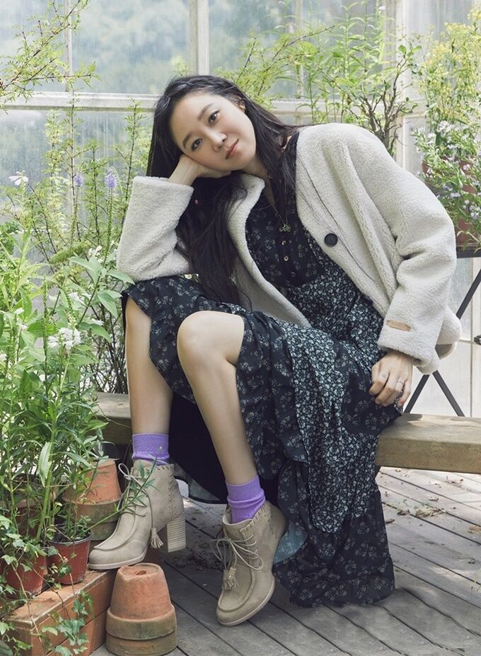 林允儿穿搭冬季,林允儿大冬天穿棉服配短裙来秀腿