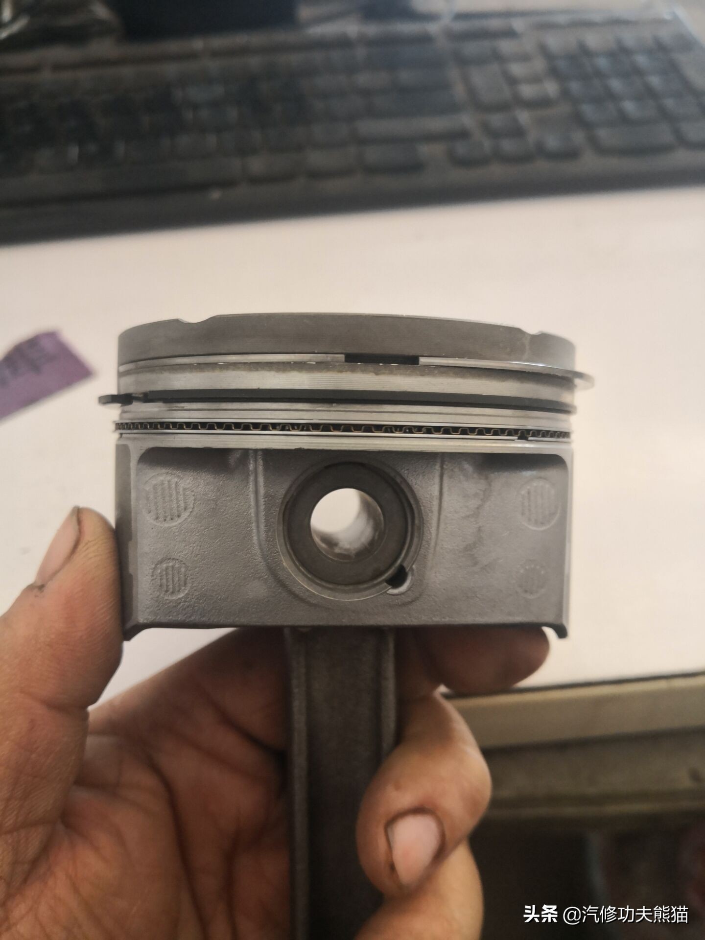 16款奥迪a6l2.5自吸发动机漏油,奥迪a6l2.4免拆烧机油处理靠谱吗