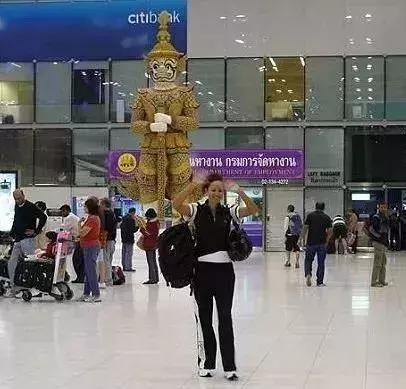 出国千万别帮人带东西,出国留学千万别带这些东西