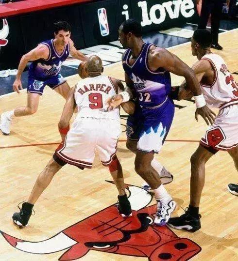 篮球正确防守和防守犯规动作,篮球动作违例和犯规大全