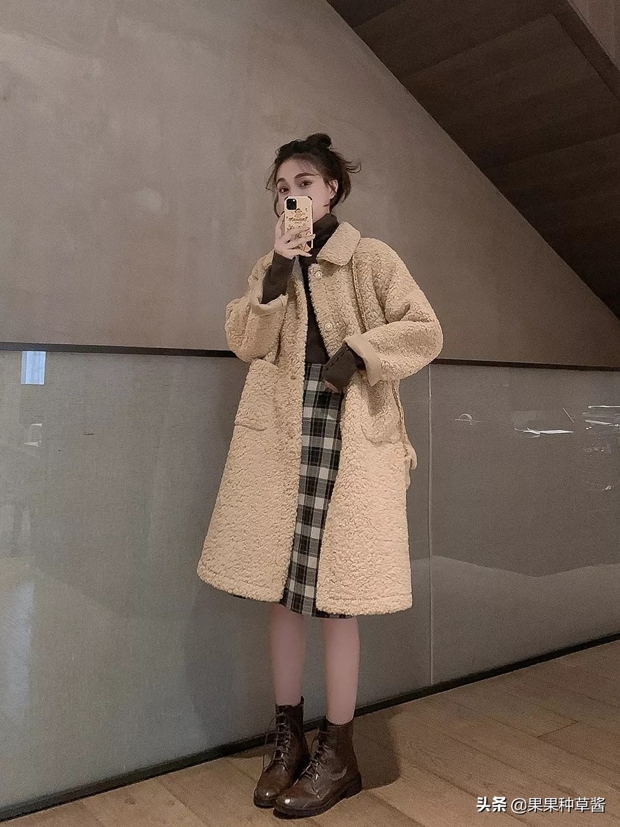 好看的马丁靴穿搭推荐 (30套秋冬马丁靴搭配图片大全)