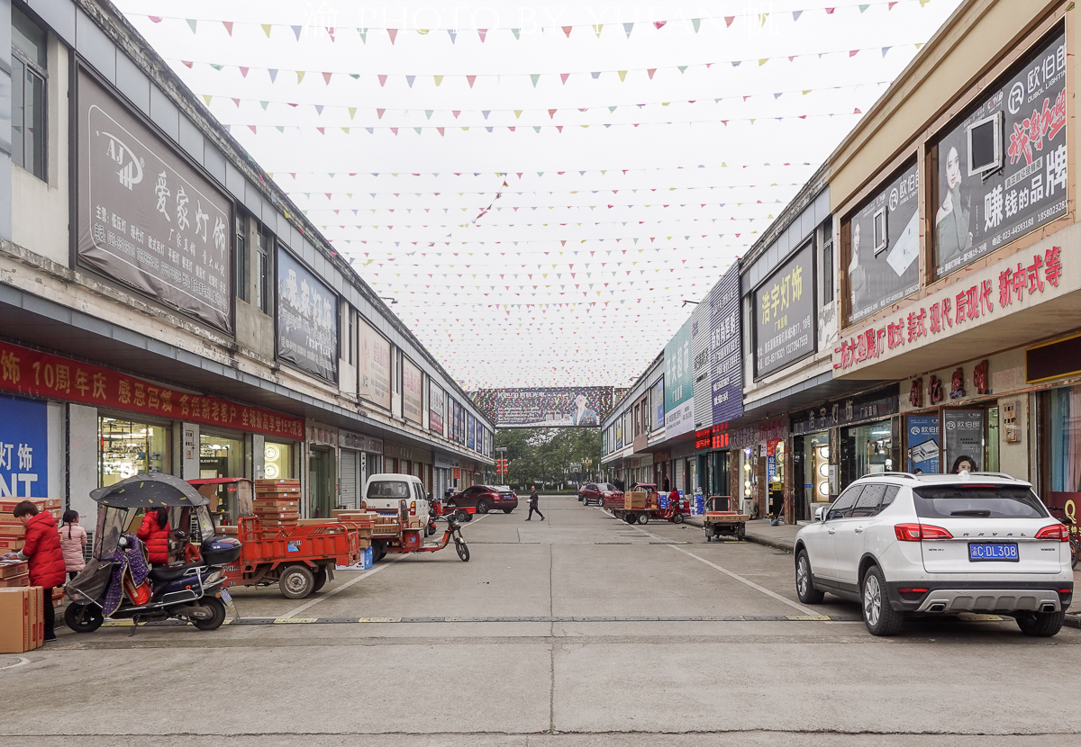 重庆最大灯具城在哪里,重庆西南灯饰城
