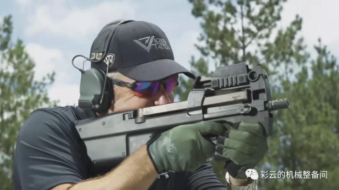 说到PDW你首先想到的就是它——比利时P90单兵自卫*器武**