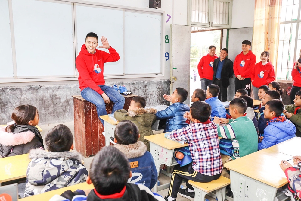 初中女生身上有“怪味”，妈妈带去检查，医生：“要多关心孩子”