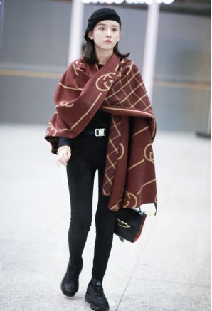 时尚轻奢感明星系列羊羔绒围巾,最潮的围巾的15种戴法超级实用