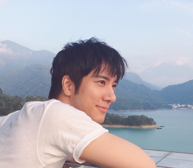 王力宏放飞自我,王力宏留络腮胡满脸胡子太邋遢