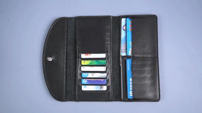 白T恤被淋上油渍，不用怕，试试这片应急衣物去渍纸