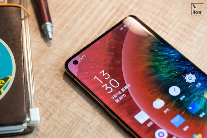 现在的手机亮度都是上下调节,为什么手机亮度调低了还是很亮