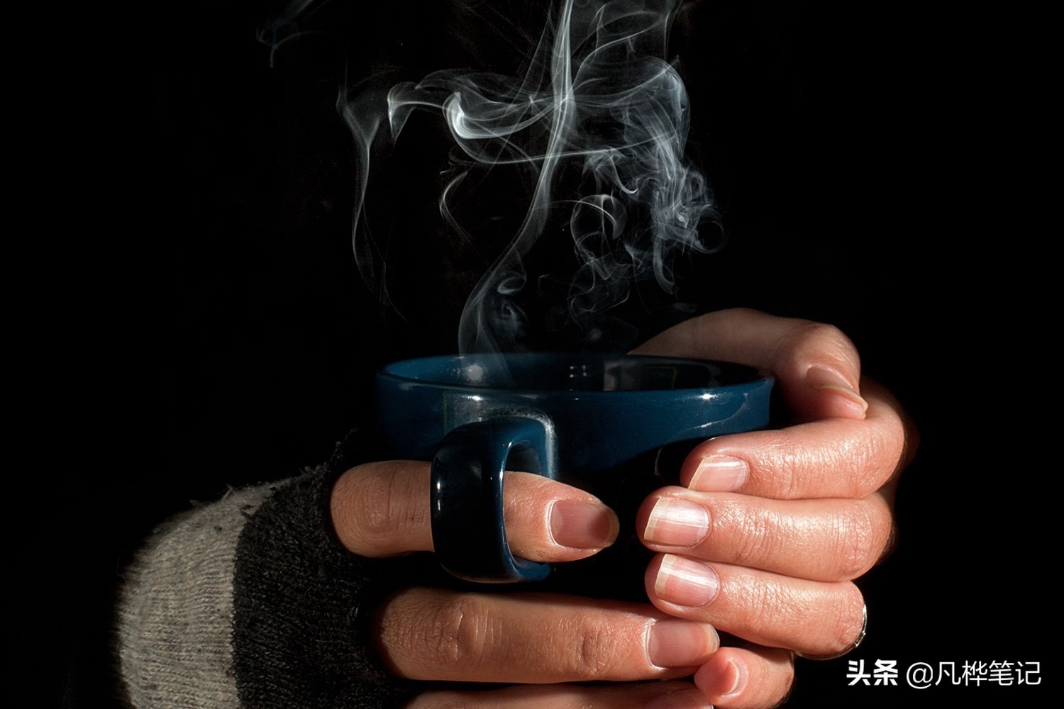 怎样夜晚拍出烟雾感,在家拍的烟雾氛围感