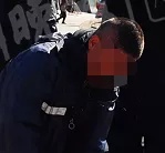 市场黑心鱼贩往鱼池加神秘东西,不良商贩运输鱼怎么保持存活