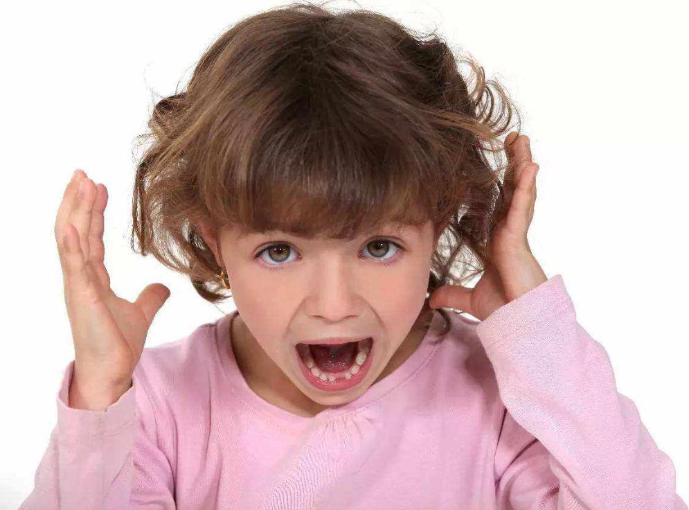 孩子耳朵上长了一个疙瘩挂什么科,宝宝耳朵内壁长了个小孔