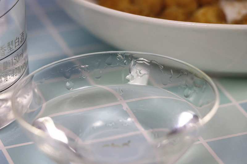 浓香型白酒52和42哪个好下口,好喝的二两装浓香型白酒