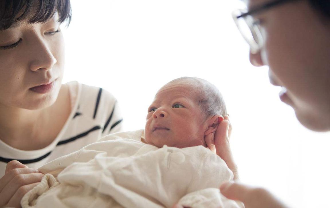 满月宝宝一到晚上就哭得撕心裂肺,为啥满月宝宝哭得那么凶