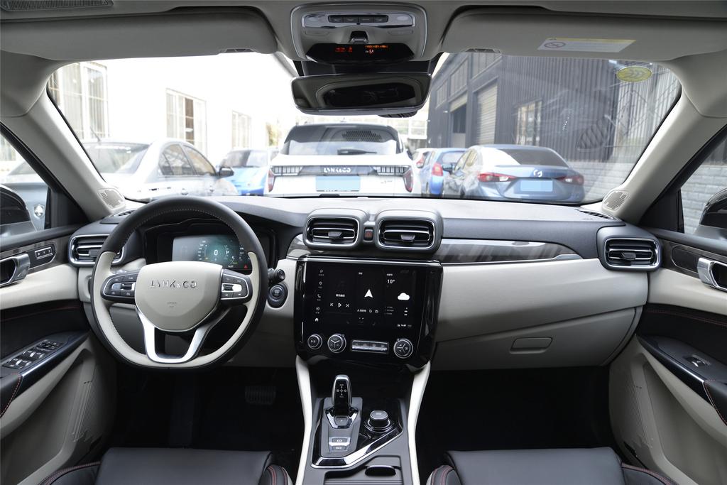 汽车轮胎侧面蹭掉一块需要换吗,汽车轮胎侧面蹭破了一点点小鼓包