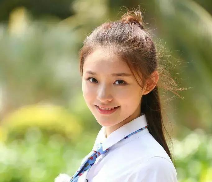 中分马尾扎中低马尾好看技巧,高马尾和低马尾有什么区别