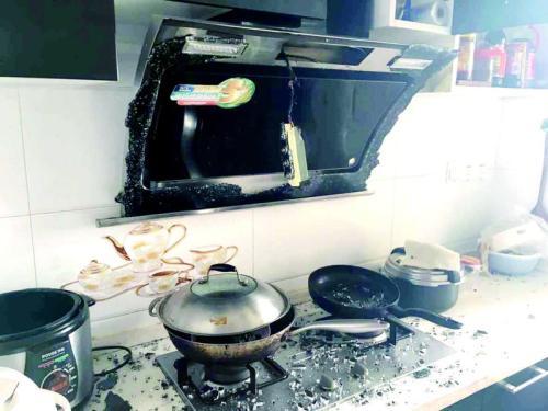 油烟机长期不清洗有哪些危害,油烟机的陈年油垢怎样轻松除掉