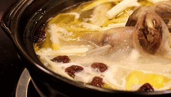 清炖鸡汤前需不需要给鸡肉焯水,炖鸡汤千万别直接下锅炖
