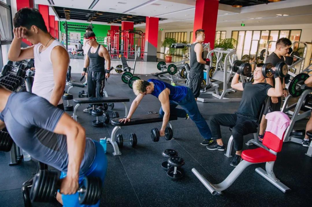 运动过量对男性的危害,过量运动对健康造成的危害