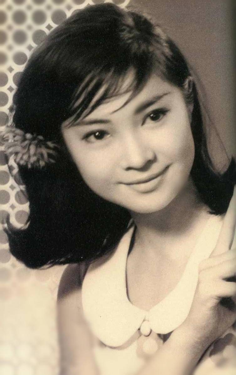 73岁影后萧芳芳：4段感情9种特长，周星驰李连杰都曾崇拜她