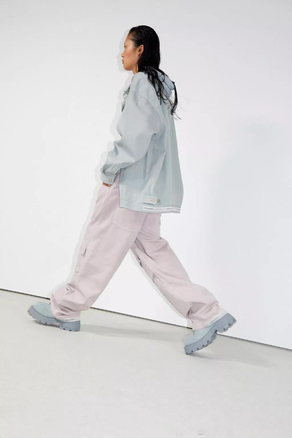 为Burberry拍摄广告，暴走四大时装周，冉冉升起的超模-华依澜