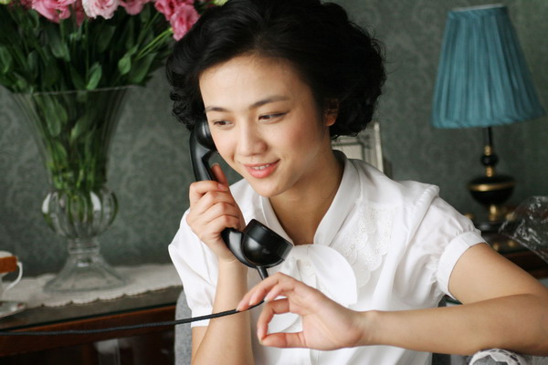 重看《色戒》，四个吸烟镜头，完美诠释出王佳芝的成长与挣扎