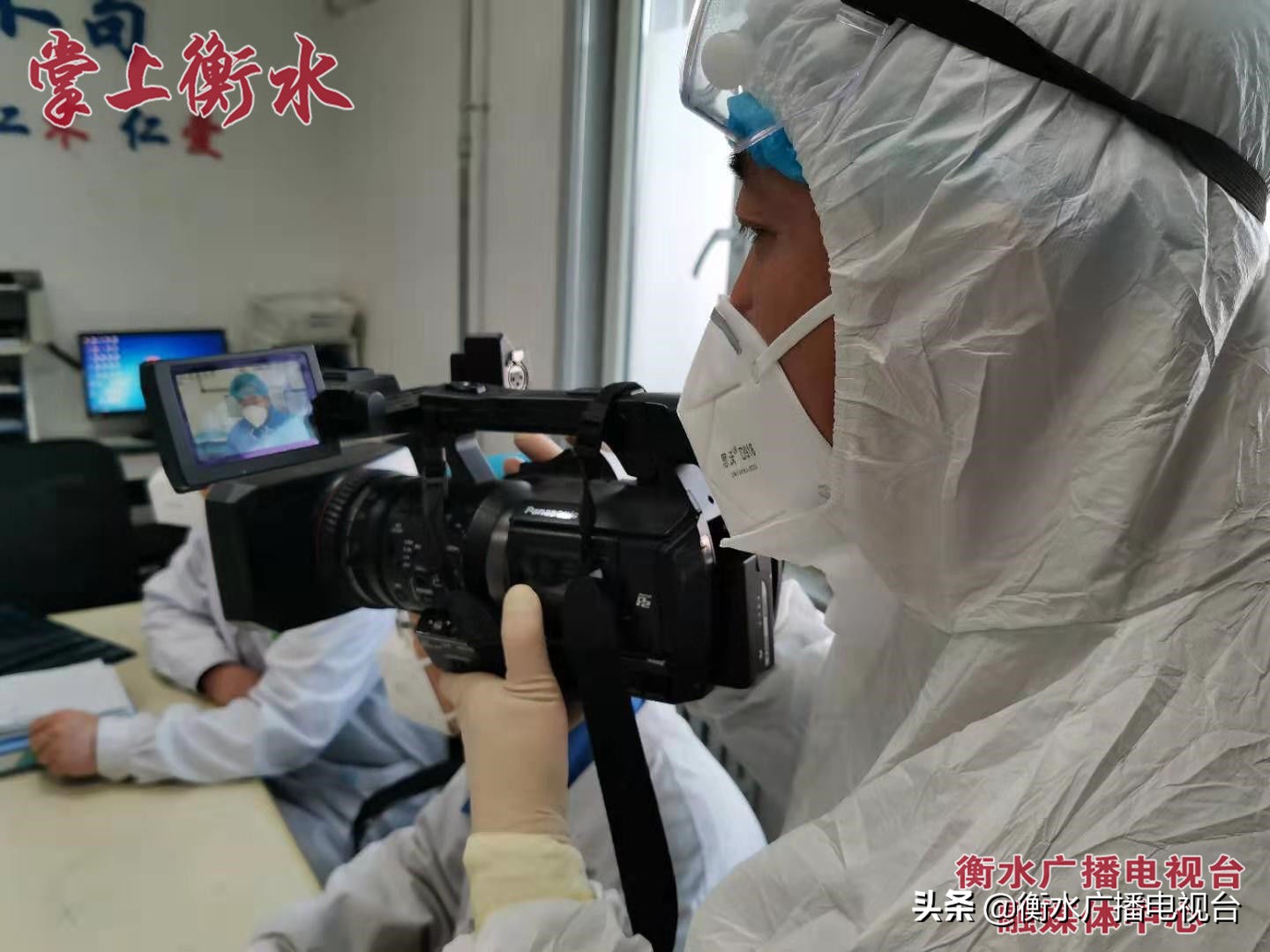 记者采访医护人员在防疫一线,央视采访疫情前线医护人员